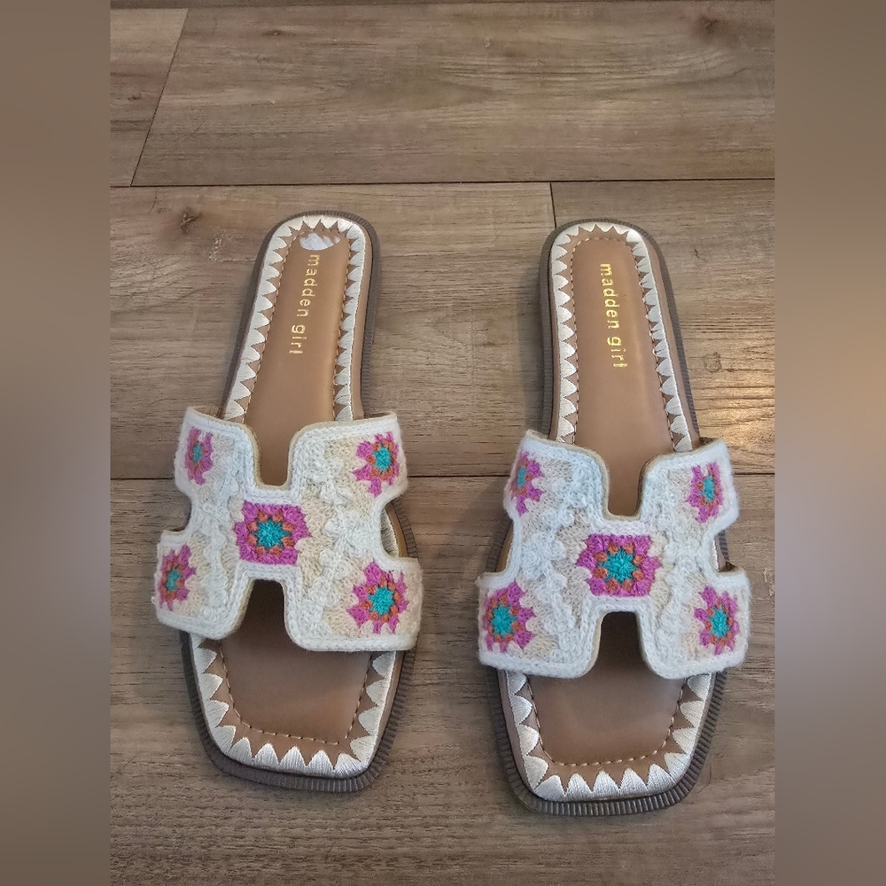 Madden Girl Embroidered Sandals - Cream and Pink 7.5 - NWOT